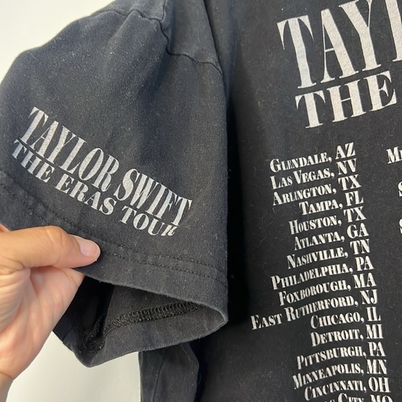 Taylor Swift Women's The Eras Tour Black Graphic Short Sleeve T-Shirt Size Large - Picture 7 of 7